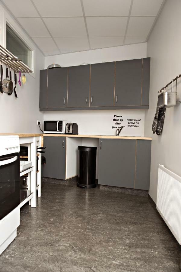 Puffin Nest Capsule Hostel Västmannaöarna Exteriör bild