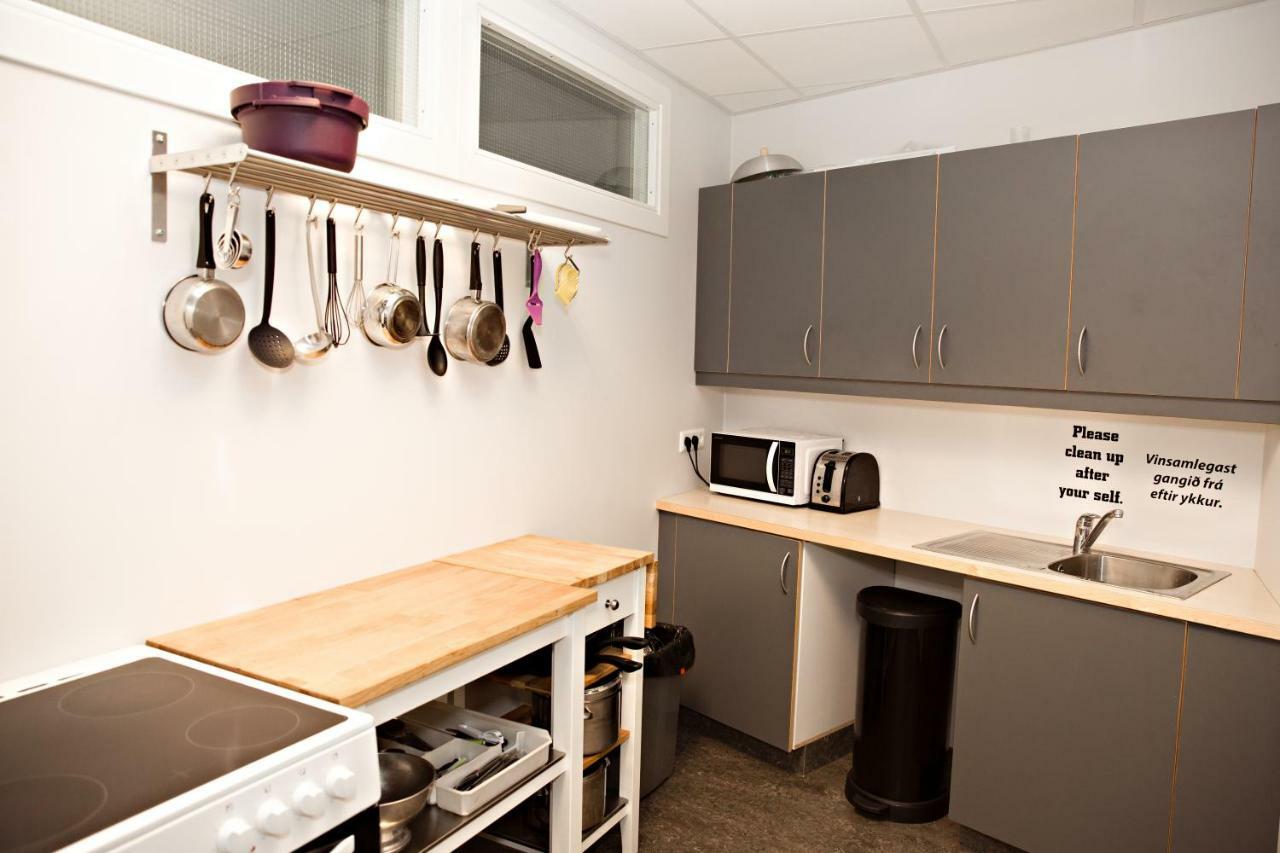 Puffin Nest Capsule Hostel Västmannaöarna Exteriör bild
